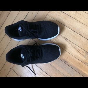 Nike tanjun running sneakers